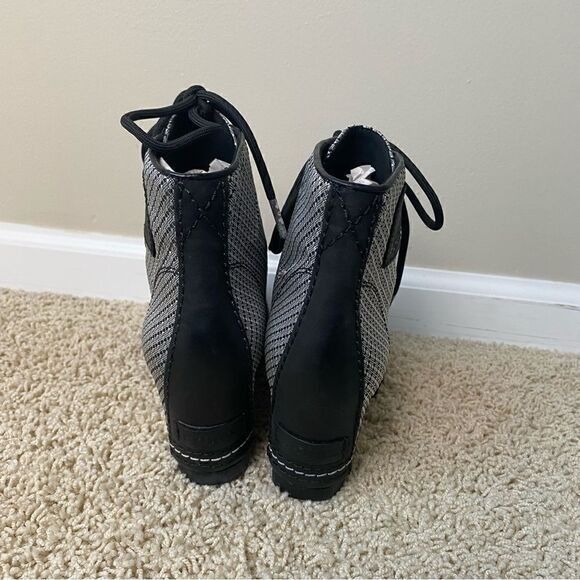 Sorel PDX Lace Up Wedge Boots Lexie Wedge 6.5 waterproof Black Silver EUC - Picture 4 of 6